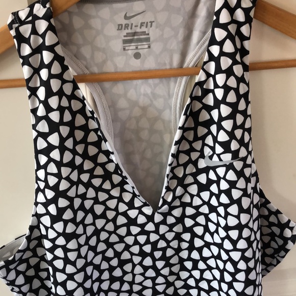 Nike Dry Fit Racerback tank - Picture 2 of 10